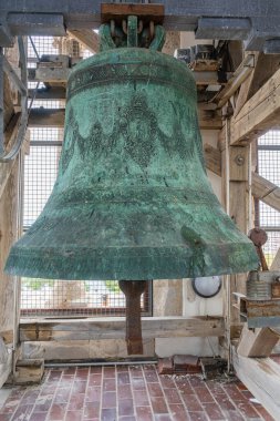 Hırvatistan 'ın Zadar kentindeki St. Anastasia Katedrali' nin çan kulesi içindeki tarihi çan.