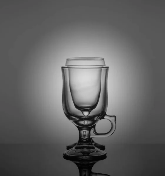 Empty Drink Glasses Placed One Another Dark Background Back Light — Stock Photo, Image