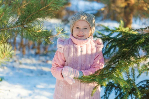 Little Girl Smiling Camera Winter Forest Happy Childhood Kids Outdoors — Stock Photo, Image