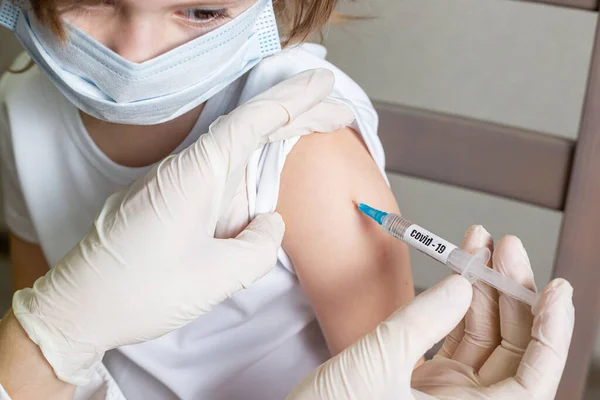 Doctor Holding Syringe Covid Coronavirus Vaccine Medical Worker Vaccinating Child — Stock Photo, Image