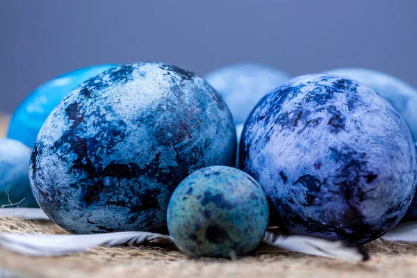 Mavi Paskalya Yumurtaları Yakın Plan Seçici Odaklanma Sığ Alan Derinliği — Stok fotoğraf