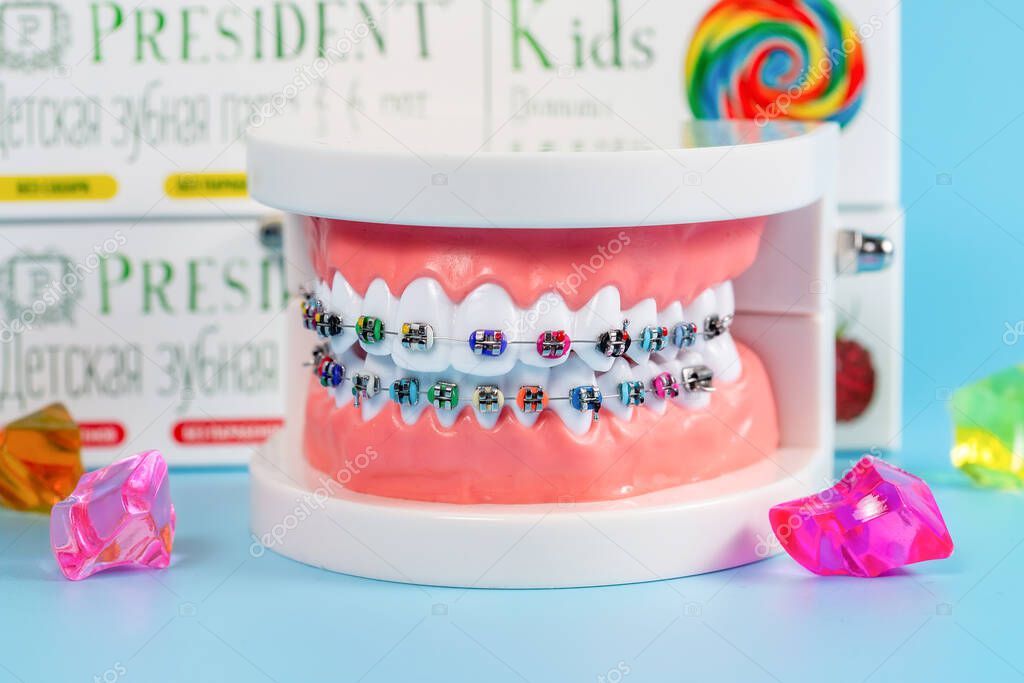 Moscú, Rusia 9th Matra 2021 Pastas dentales para niños y mandíbula