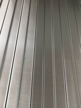 Çit ya da diğer bina ihtiyaçları için galvanize metal levha, mağazada satışta