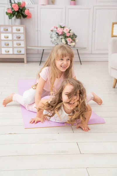Vertical Photo Couple Little Girls Playing Yoga Mat Smiling Living — Stock Photo, Image