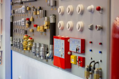 Moskova, Rusya - 14 Nisan 2021: Güvenlik sergisinde çeşitli yangın söndürme ekipmanları ve bileşenleri