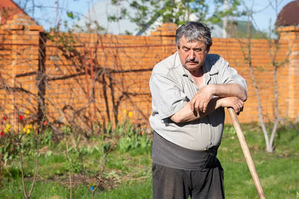 Senior Man Gardening Working Garden Leaning Handle Shovel Resting Digging — Stock Photo, Image