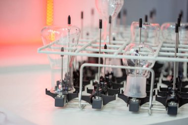 Moskova, Rusya - 14 Nisan 2021: Laboratuvar Araştırmaları için Bulaşık yıkayıcısı Sergi standlarında