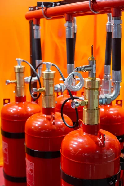 Moskova, Rusya - 14 Nisan 2021: Güvenlik sergisinin tribünlerinde ve köşklerinde gaz söndürme modülleri