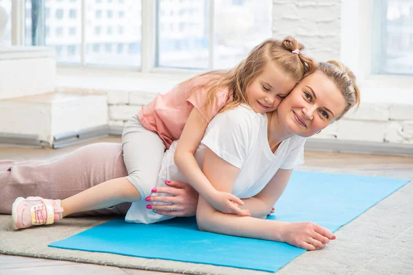 Portrait Mother Her Preschool Aged Caucasian Daughter Sportswear Lying Yoga — Stock Photo, Image