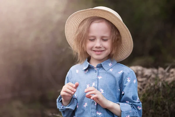 Portret Van Een Schattig Blank Meisje Van Jaar Naast Een — Stockfoto