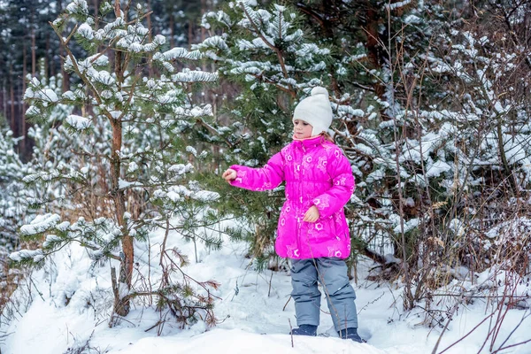 Caucasian Girl Years Playing Winter Forest Spending Time Outdoors Winter — Stock Photo, Image