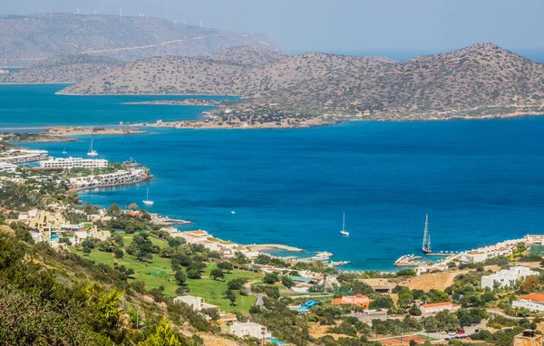 Dağlar, Elounda, Girit, Yunanistan ile güzel deniz manzarası