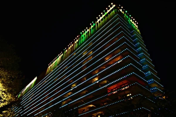 Sochi Rússia Outubro 2020 Iluminação Noturna Fachada Edifício Hotel Centro — Fotografia de Stock