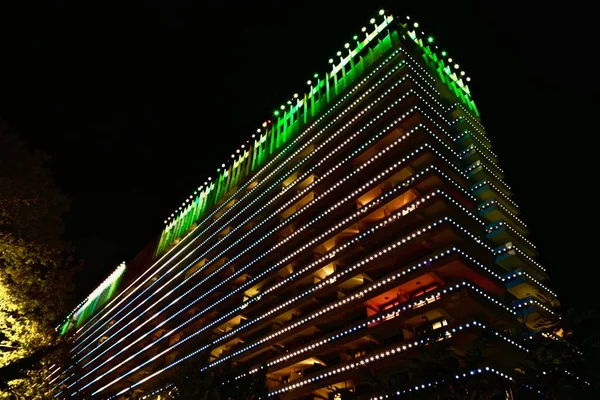 Sochi Rússia Outubro 2020 Iluminação Noturna Fachada Edifício Hotel Centro — Fotografia de Stock