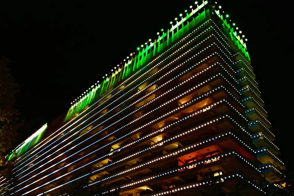 Sochi Rússia Outubro 2020 Iluminação Noturna Fachada Edifício Hotel Centro — Fotografia de Stock