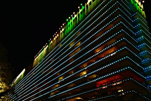 Sochi Rússia Outubro 2020 Iluminação Noturna Fachada Edifício Hotel Centro — Fotografia de Stock