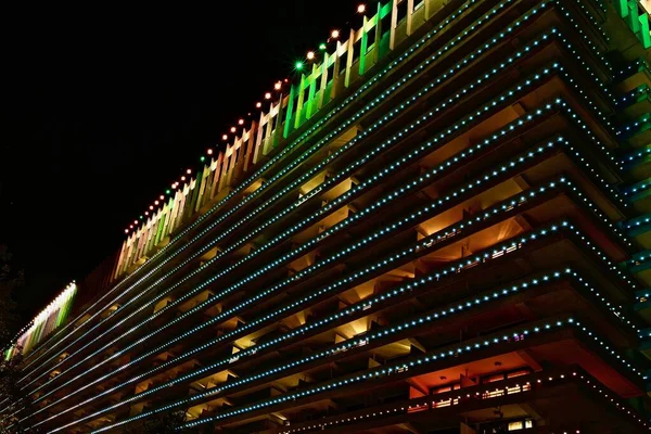 Sochi Rússia Outubro 2020 Iluminação Noturna Fachada Edifício Hotel Centro — Fotografia de Stock