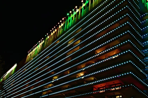 Sochi Russia Październik 2020 Nocne Oświetlenie Fasady Budynku Hotelowego Centrum — Zdjęcie stockowe