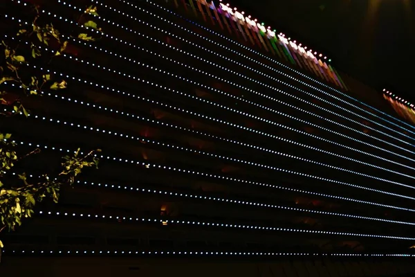 Σοχη Ρωσια Οκτωβριοσ 2020 Νυχτερινός Φωτισμός Της Πρόσοψης Του Κτιρίου — Φωτογραφία Αρχείου