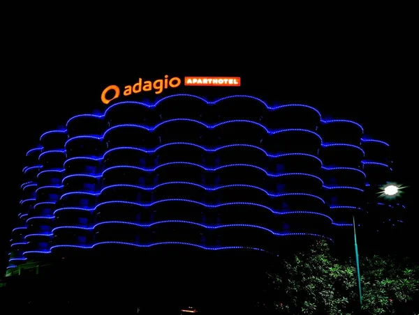 Sochi Russia Październik 2020 Okrągły Budynek Hotelu Apart Adagio Nocy — Zdjęcie stockowe