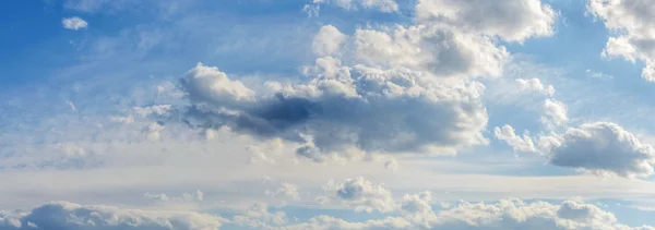 Panorama arka plan gökyüzü dramatik bulutlar