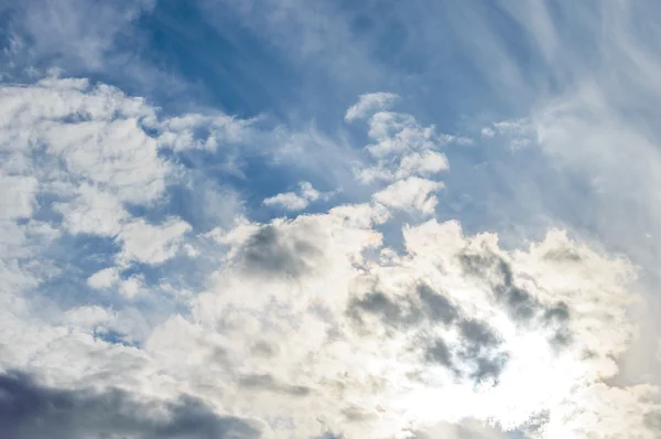 arka plan gökyüzü güneş ışığı dramatik bulutlar