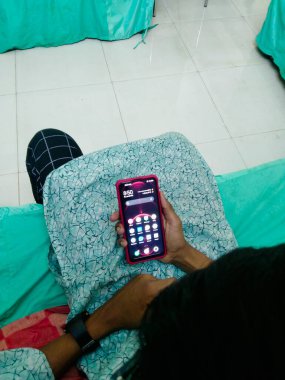 Mobil model ücretsiz indirme, mobil uygulama modelleme psd ücretsiz indirme, telefon modelleme jeneratörü, mobil model png, mobil model freepik, akıllı telefon modeli, iPhone maketi, android model oluşturucu,