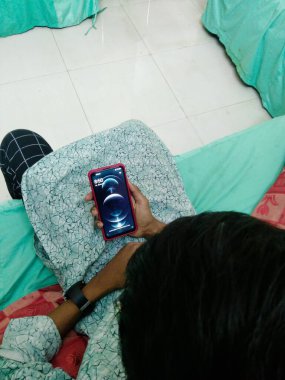 Mobil model ücretsiz indirme, mobil uygulama modelleme psd ücretsiz indirme, telefon modelleme jeneratörü, mobil model png, mobil model freepik, akıllı telefon modeli, iPhone maketi, android model oluşturucu,