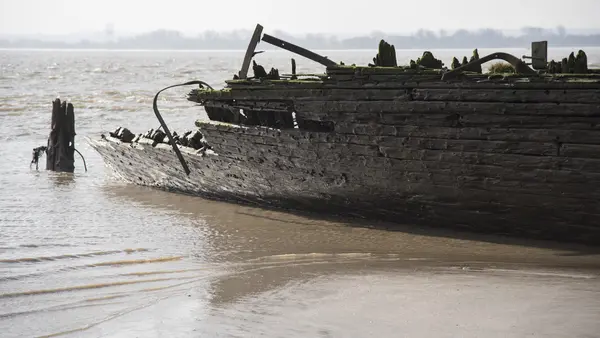 Épave sur la rivière Elbe — Photo