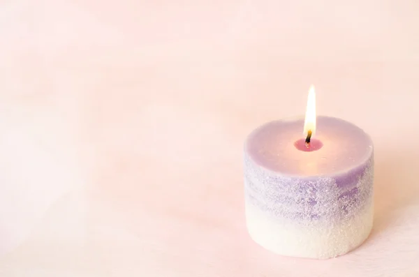 Романтический фон - Ароматическая свеча с винтажным цветом — стоковое фото