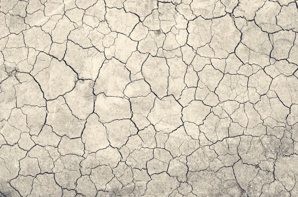 Textur des Landes durch Dürre ausgetrocknet, der Boden hintergründig Risse — Stockfoto