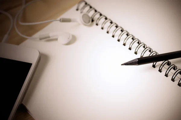 Close up of black pencil and blank white sketchbook — Stock Photo, Image