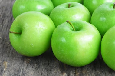 Yeşil elma meyve