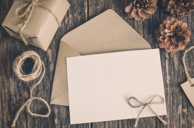 Boş beyaz kağıt kartı brown ile örtmek