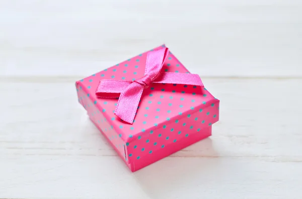 Caja de regalo rosa — Foto de Stock