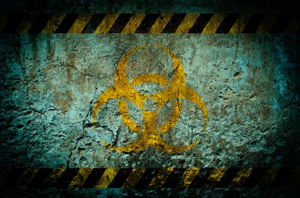 Nuclear radiation warning symbol on grunge wall background — Stock Photo, Image