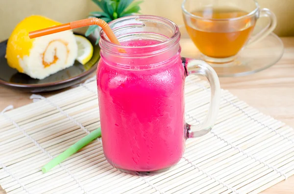 Bebida fría con jarabe de sidra, leche helada — Foto de Stock