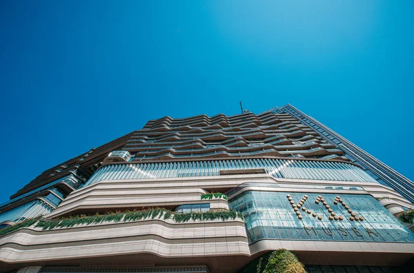 香港の最新モールK11 Museaは 九龍のVictoria Docksideにあります ロイヤリティフリーのストック写真