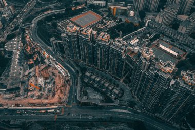 Çok kalabalık Hong Kong adası sokaklarının çarpıcı hava manzarası.