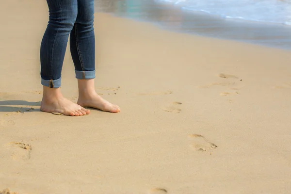 Caminar por la playa — Foto de Stock