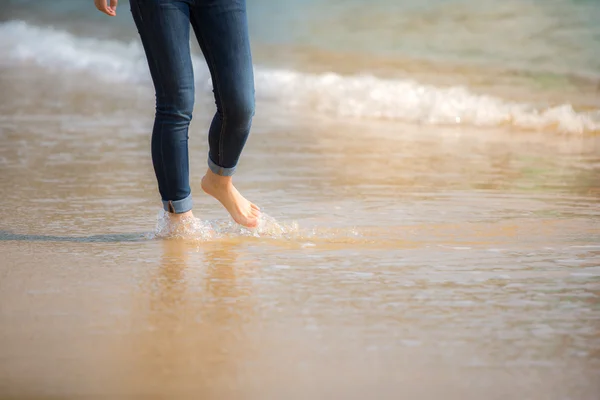 Caminar por la playa — Foto de Stock