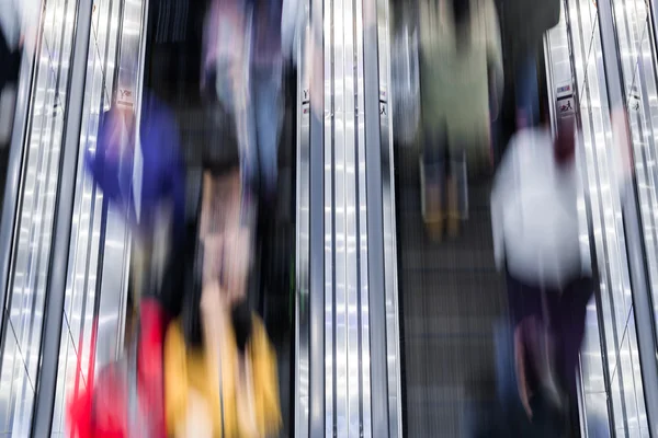 Motion blurred crowd people in shopping mall — Stock Photo, Image
