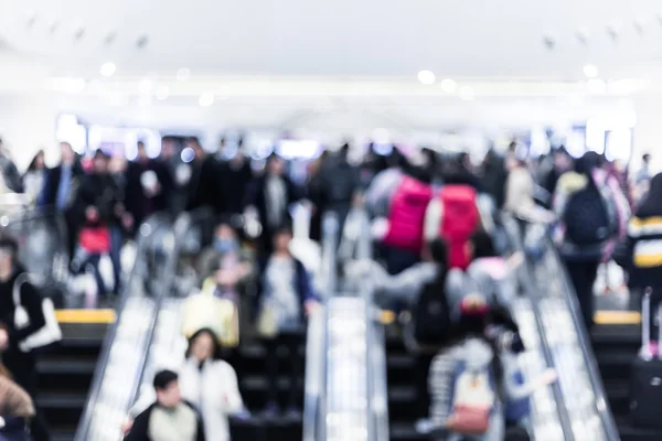 Beweging wazig drukke mensen winkelen in mall — Stockfoto