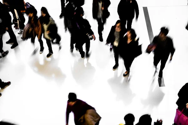 Bewegung verschwommen überfüllte Menschen beim Einkaufen in Einkaufszentrum — Stockfoto