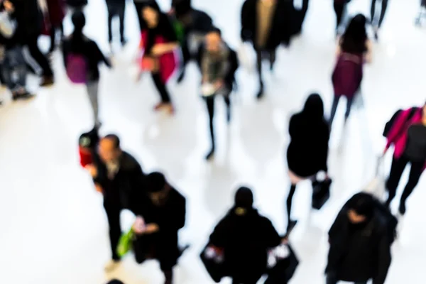 Hareket bulanık kalabalık insanlar alışveriş merkezinde alışveriş — Stok fotoğraf
