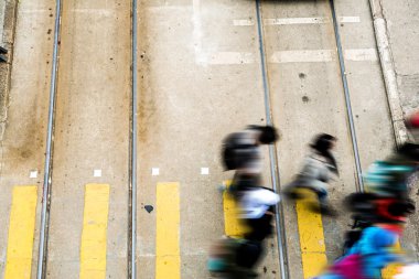 Hareketli arka plan kalabalık şehirde yaşayanların bulanık