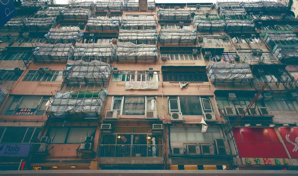 Ontdekking Hong Kong - overvolle en oude huisvesting — Stockfoto