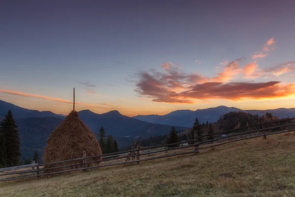 Autumn landscape in the Carpathians near the village. — Stock Photo, Image