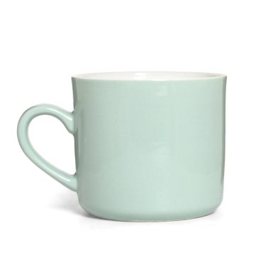 Beyaz arka planda izole edilmiş çay, kahve, süt veya meyve suyu için seramik bardak.