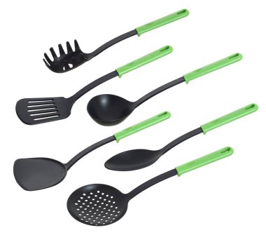 Plastik mutfak malzemeleri beyaz arka planda izole edilmiş. Yemek aletleri. Ağ ve mutfak malzemeleri için mutfak gereçleri tasarla